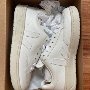 V-12 Leather Veja's in Extra White